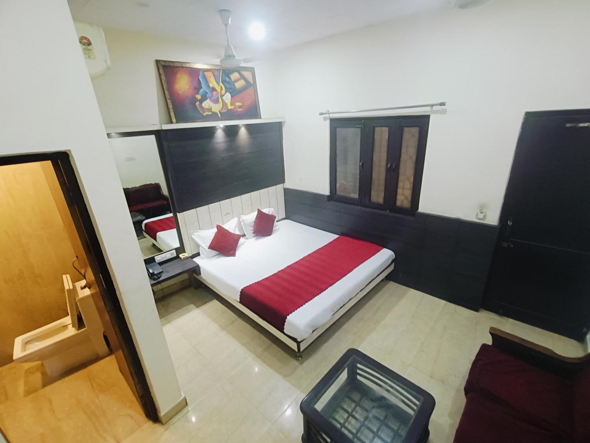 Hotel Hare Krishna Main Bazar à New Delhi Extérieur photo
