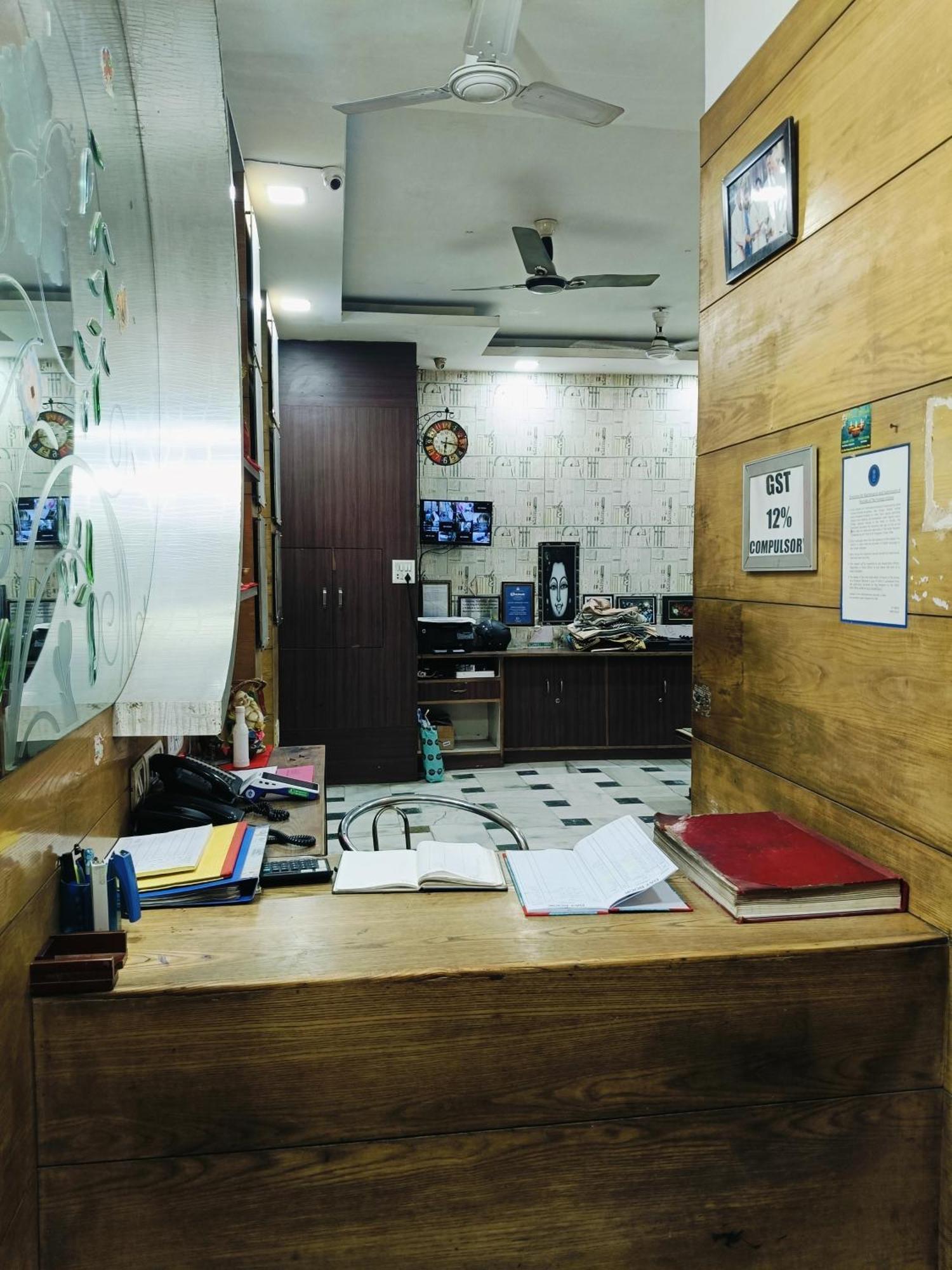 Hotel Hare Krishna Main Bazar à New Delhi Extérieur photo