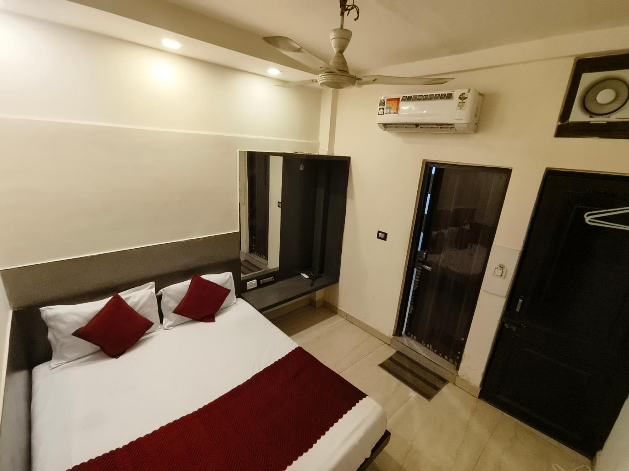 Hotel Hare Krishna Main Bazar à New Delhi Extérieur photo